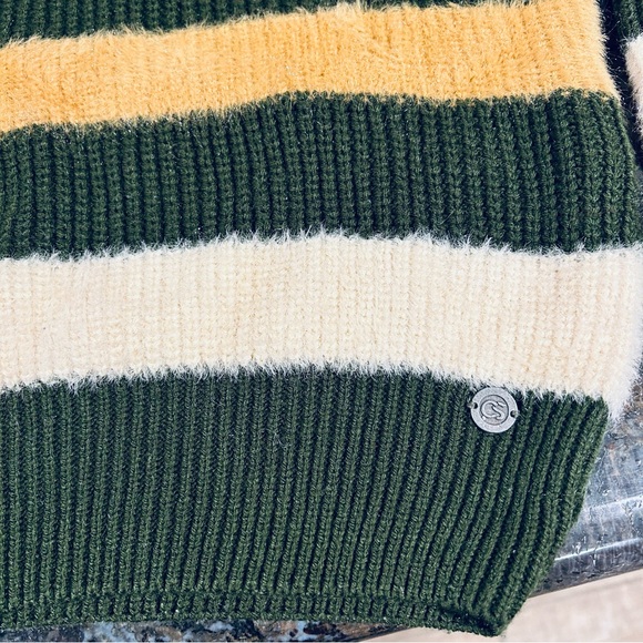 Campus Sutra Turtle Neck Green Gold Sweater Women’s Large - Picture 2 of 7